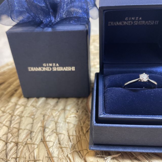 【銀座ダイヤモンドシライシの口コミ】 婚約者の友達経由でどんなデザインが良いか聞き、花のデザインが良いと言…