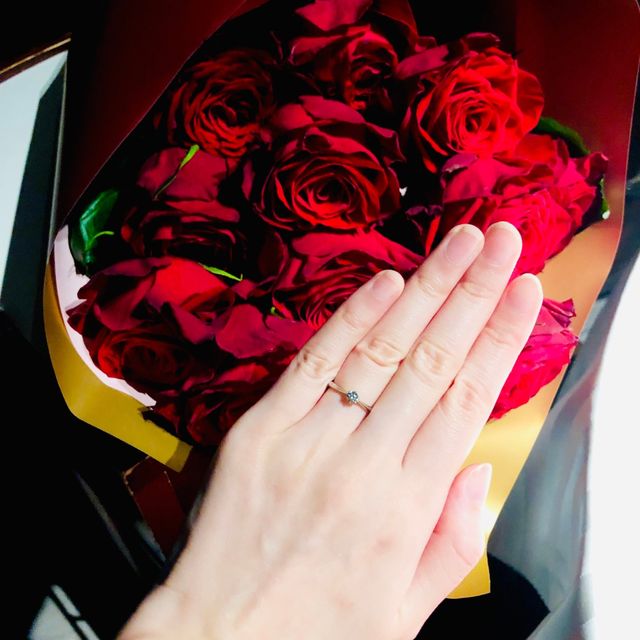 【ラザール ダイヤモンド(LAZARE DIAMOND)の口コミ】 デザインもシンプル王道で永く愛用してほしいと思います。二人の意見がち…