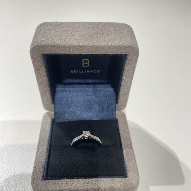 【BRILLIANCE+(ブリリアンスプラス)の口コミ】 ミルグレインのつぶつぶがレトロな雰囲気でとても好きです。指輪の形はリ…