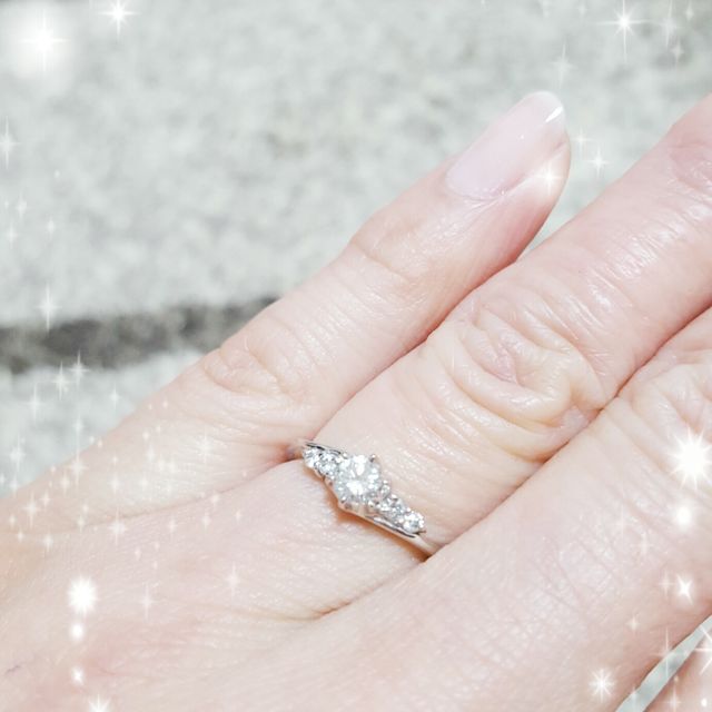 【アンジェリックフォセッテ(Angelique Fossette)の口コミ】 同じ様なデザインが多い中、決め手となったのはやはり、良心的な価格です…