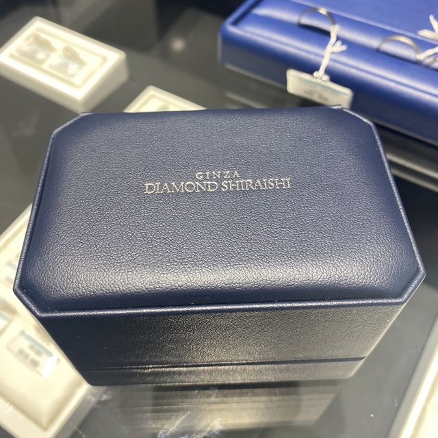 【銀座ダイヤモンドシライシの口コミ】 指がきゃしゃなので、キラキラとしたデザインをすすめていただき、気に入…