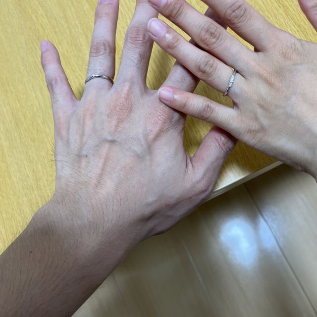 【SiRUSi(シルシ)の口コミ】 シンプルなデザインではあるが、わずかにウェーブをかけることによりアク…