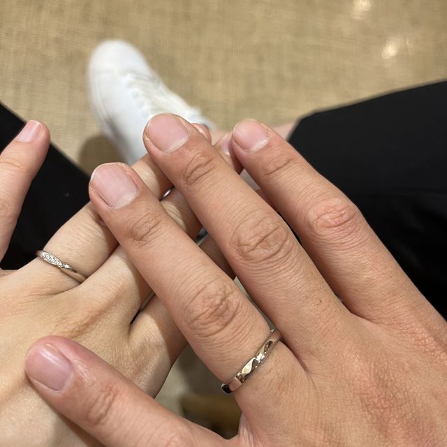 【銀座ダイヤモンドシライシの口コミ】 指輪の形が百合の花の形で一目惚れしました。
他のお店も何店舗か回りまし…