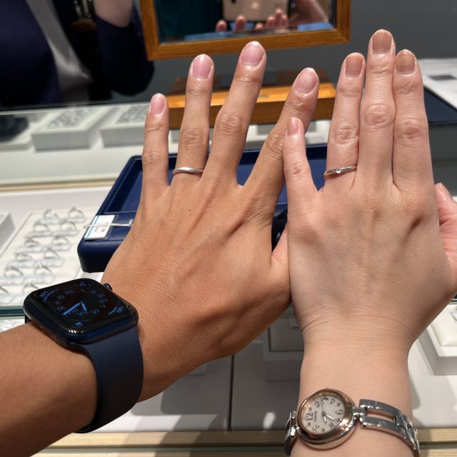 【銀座ダイヤモンドシライシの口コミ】 シンプルなデザインを探していました。細身のリングで、ウェーブが少しか…