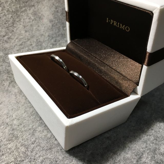 【アイプリモ(I-PRIMO)の口コミ】 デザインに一目惚れでした。
ダイヤモンドもついているので、
ウェーブ形…