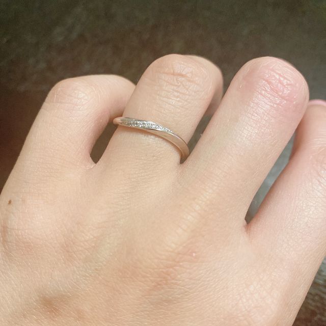 【ケイウノ ブライダル(K.UNO BRIDAL)の口コミ】 比較的低価格帯なのが嬉しいポイントでした。特に男性のものの細めのデザ…