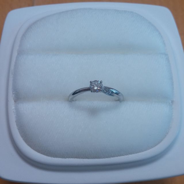 【俄(にわか)の口コミ】 曲線がきれいなものが好みだったのと、アシンメトリーなデザインがツボに…