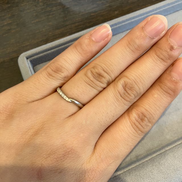 【ケイウノ ブライダル(K.UNO BRIDAL)の口コミ】 いろんな指輪をつけてみてかわいくて、手が綺麗に見えるものを選びました…