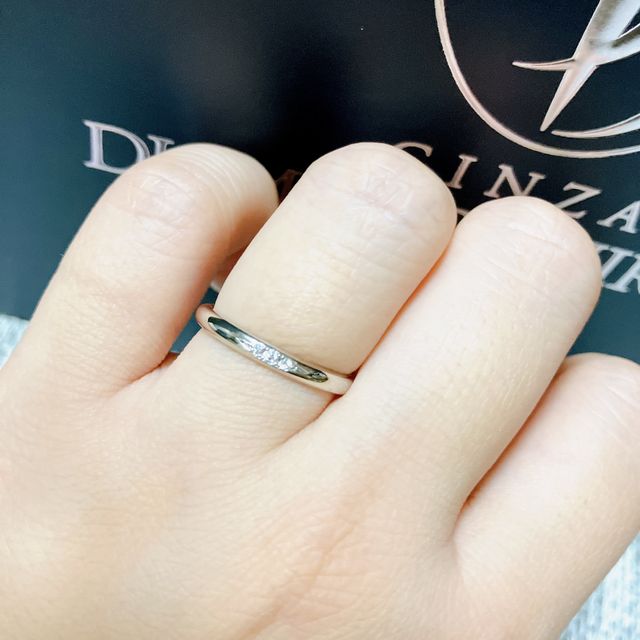 【銀座ダイヤモンドシライシの口コミ】 シンプルでストレートなデザインに控えめなメレダイヤが着いています。試…