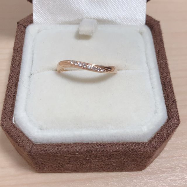 【THE KISS(ザ・キッス)の口コミ】 指があまり細くない上に色黒なので、肌なじみのいいカラーで、指が綺麗に…