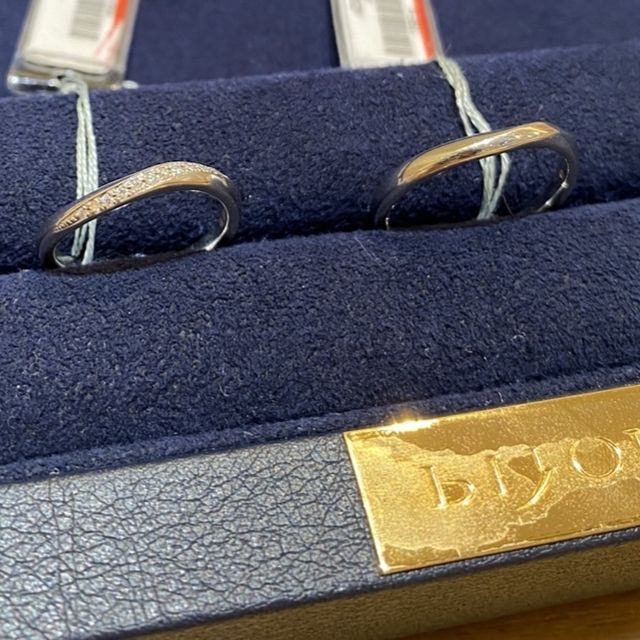 【ENUOVE(イノーヴェ)の口コミ】 価格は2人で20万以内に収まるように、と探していました。ダイヤモンドのカ…