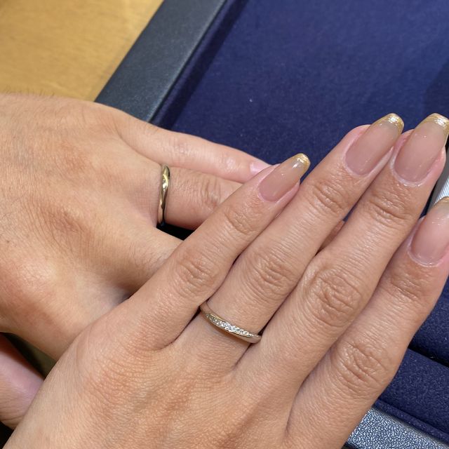 【ENUOVE(イノーヴェ)の口コミ】 価格は2人で20万以内に収まるように、と探していました。ダイヤモンドのカ…