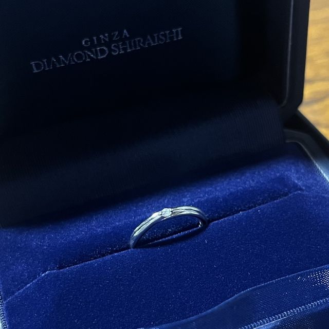 【銀座ダイヤモンドシライシの口コミ】 シンプルだけどこだわりのあるデザインがとても可愛い指輪で、付け心地も…