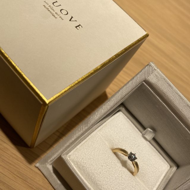 【ENUOVE(イノーヴェ)の口コミ】 ゴールドの婚約指輪を探していて、尚且つ少し変わったデザインのものが欲…