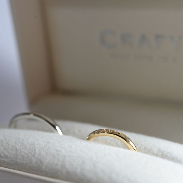 【CRAFY(クラフィ)の口コミ】 結婚指輪はシルバーが多いので敢えてゴールドにしました。きらきらにした…