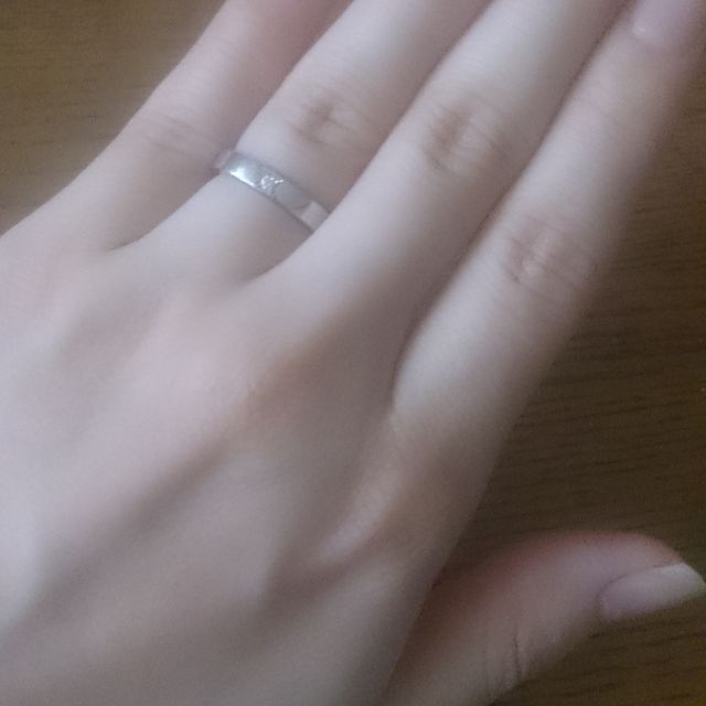 【ブルガリ(BVLGARI)の口コミ】 プラチナに一粒ダイヤのシンプルな結婚指輪を探していました。非常にシン…