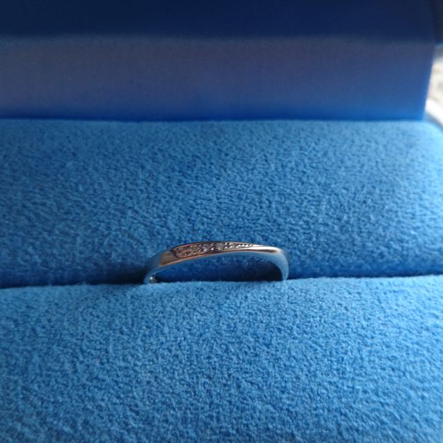 【銀座ダイヤモンドシライシの口コミ】 小さなダイヤ入りでちょっと豪華ながらも使いやすいデザインだったのが一…
