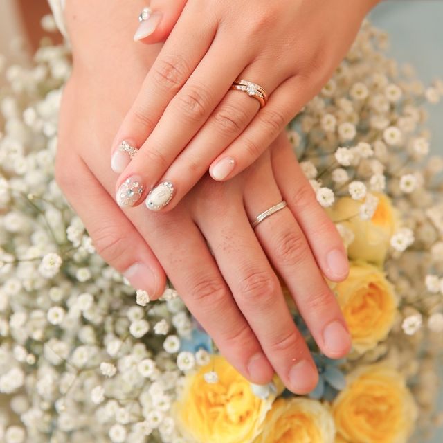 【銀座ダイヤモンドシライシの口コミ】 妻の婚約指輪、結婚指輪はピンクゴールドにしたかったので、ピンクゴール…