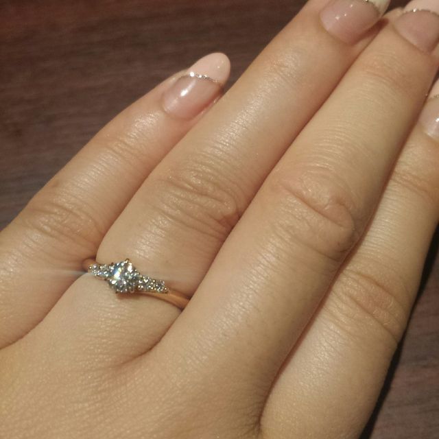 【銀座ダイヤモンドシライシの口コミ】 妻の婚約指輪、結婚指輪はピンクゴールドにしたかったので、ピンクゴール…