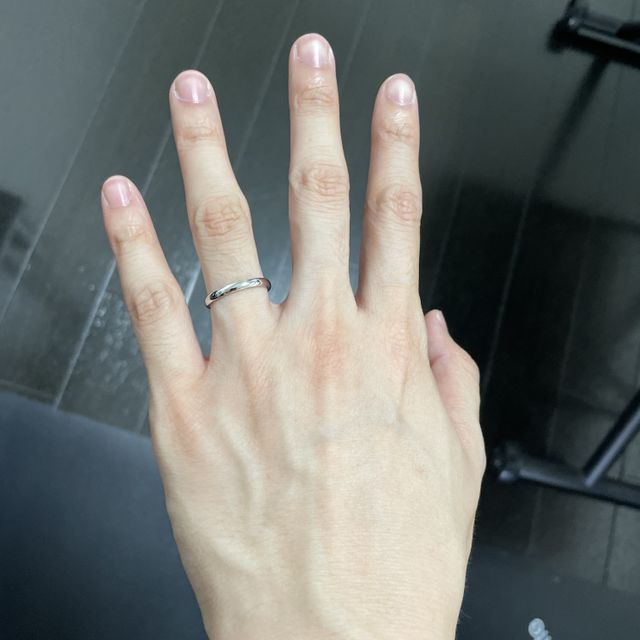 【アイプリモ(I-PRIMO)の口コミ】 女性用はストレートでシンプルなデザインを探していました。ダイヤが目立…