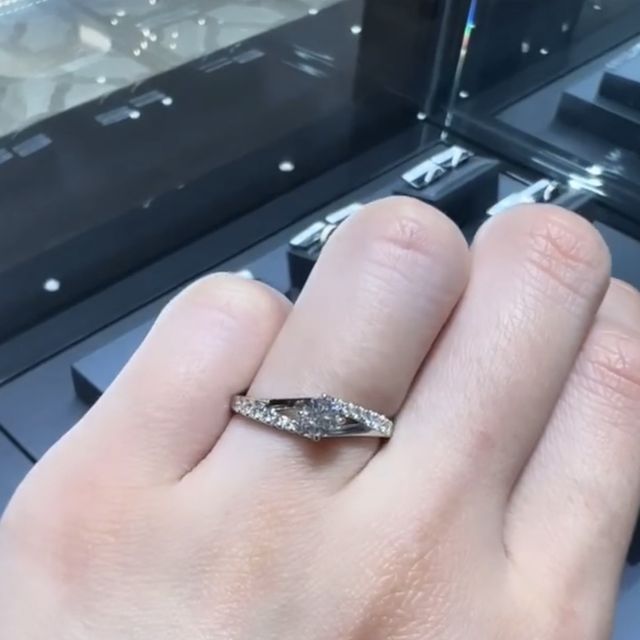 【ラザール ダイヤモンド(LAZARE DIAMOND)の口コミ】 とにかくダイヤモンドの輝きが綺麗で、しっかりダイヤモンドというものが…