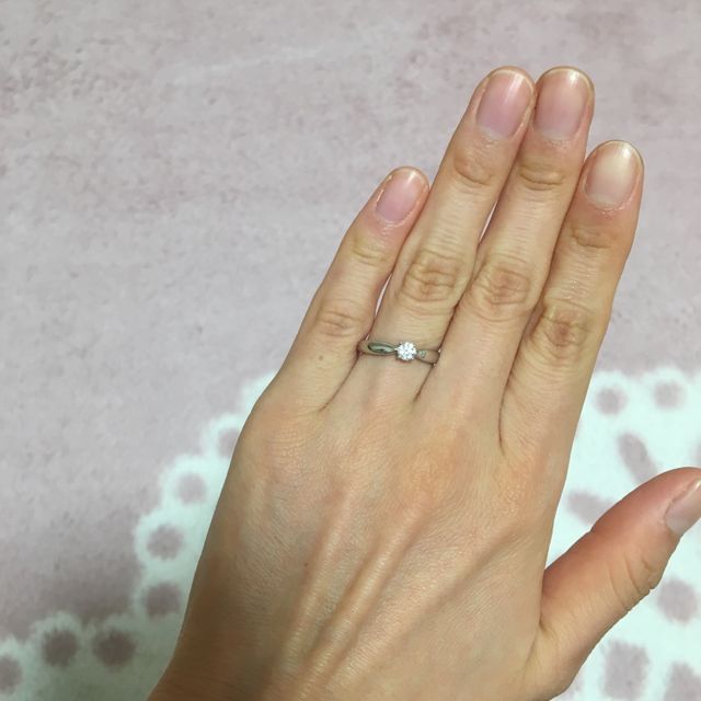 【ティファニー(Tiffany & Co.)の口コミ】 おすすめポイントはやはりデザインです。シンプルで、王道の婚約指輪！と…