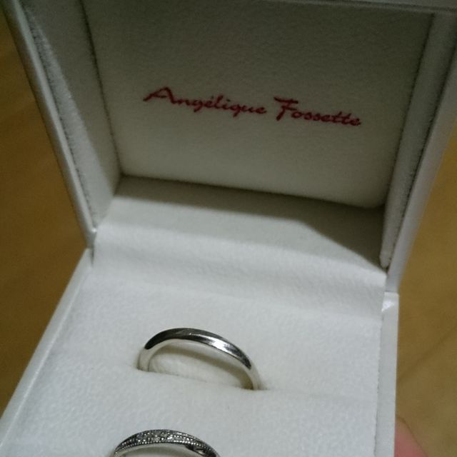 【アンジェリックフォセッテ(Angelique Fossette)の口コミ】 値段も手頃で、なによりシンプルで飽きのこないデザインです！
3粒のダイ…