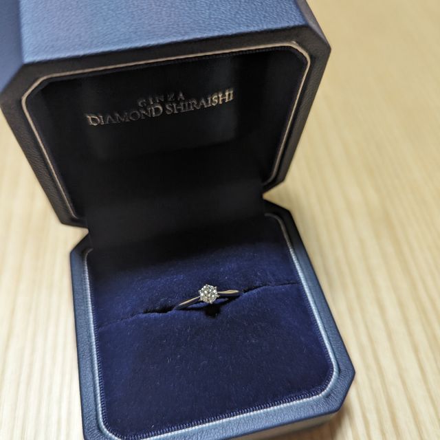 【銀座ダイヤモンドシライシの口コミ】 派手すぎないシンプルなデザインを探していました。婚約指輪の王道デザイ…