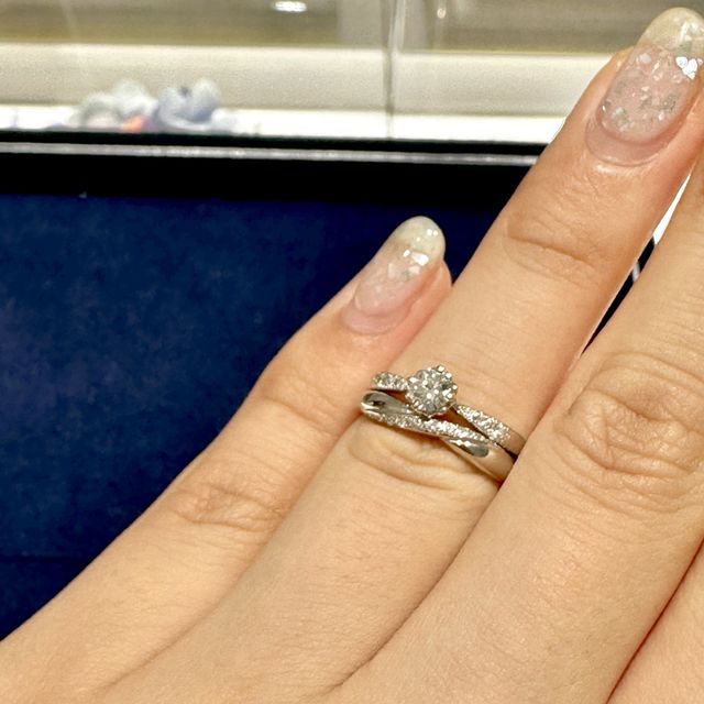 【ヴァンドーム青山(VENDOME AOYAMA)の口コミ】 ダイアモンドが引き立つ女性らしいデザインが多く、細身で華奢なデザイン…