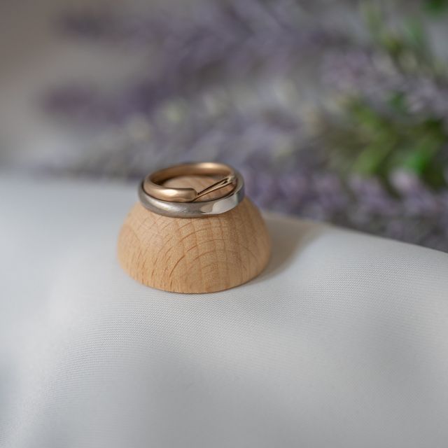 【Cayof(カヨフ)の口コミ】 個性的だけど、シンプルで柔らかさのある指輪にしたくてこの形にしました…