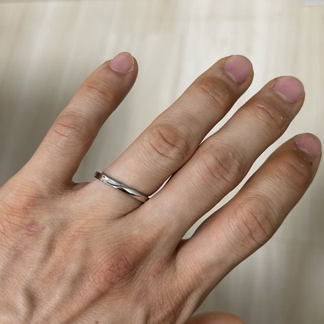 【銀座ダイヤモンドシライシの口コミ】 シンプルな指輪を探していたが、デザイン性もあり多少角ばったシルエット…