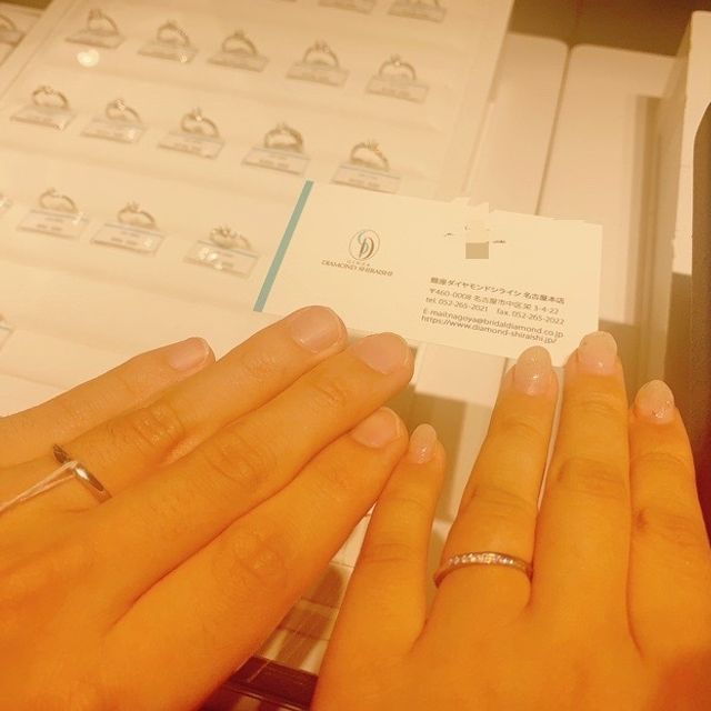 【銀座ダイヤモンドシライシの口コミ】 こちらの指輪だけではなく、全体的に細めなものが多いと思いました。キラ…