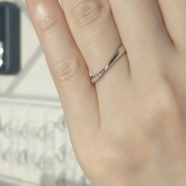 【銀座ダイヤモンドシライシの口コミ】 結婚指輪を探していたところ、ネットで素敵だなと思うデザインがあったの…