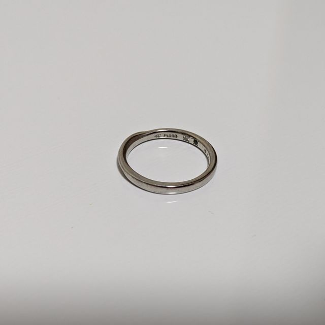 【4℃ BRIDAL(ヨンドシーブライダル)の口コミ】 ２人とも指の節がごつごつしてるのでシンプルなデザインのものを探してい…