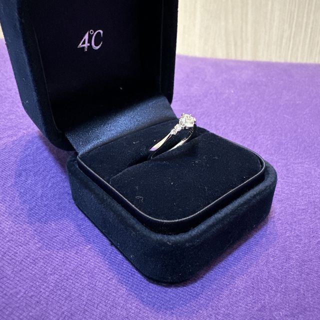 【4℃ BRIDAL(ヨンドシーブライダル)の口コミ】 シンプルで可愛らしいデザインのものが多く、いくつになっても着用できる…