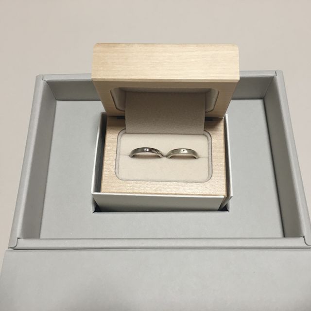 【uchimari(ウチマリ)の口コミ】 ワンポイントの彫りだけをお揃いにして、夫婦それぞれ好きな色やデザイン…