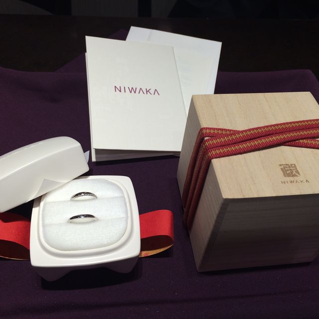 【俄(にわか)の口コミ】 デザインがとても綺麗で、一目惚れしました。はめた時に自分にだけ見える…