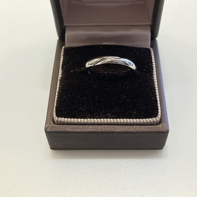 【アイプリモ(I-PRIMO)の口コミ】 指輪がウェーブで指に合っていた。
ダイヤが多いデザインが良かったが、
…