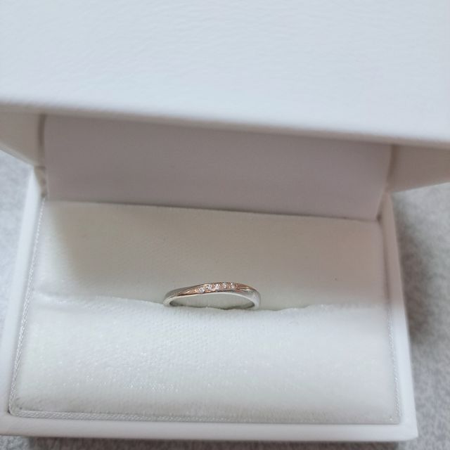 【サマンサティアラブライダル(Samantha Tiara Bridal)の口コミ】 色々な店舗を見て、デザイン・価格で決めました。メンズは斜めにねじれて…