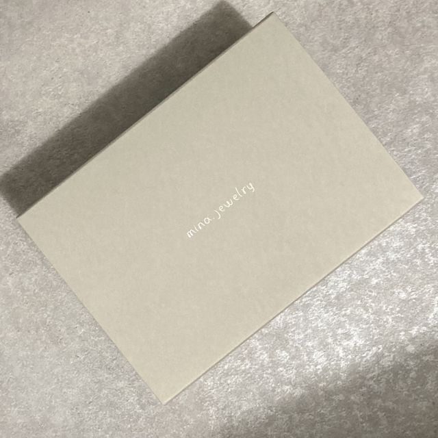【mina.jewelry(ミナジュエリー)の口コミ】 自分で書いた文字を刻印できるところが一番の決め手でした。老舗ブランド…