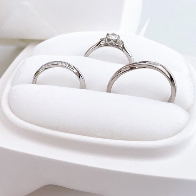 【俄(にわか)の口コミ】 シンプルなものは似合いづらいため、ダイヤモンドが散りばめられているデ…