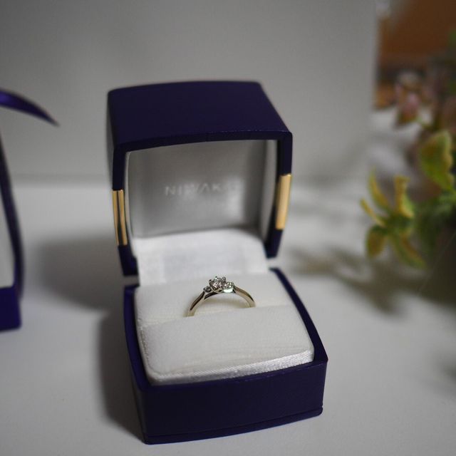 【俄(にわか)の口コミ】 主人からプロポーズの際にもらいました。
昔のように大きなダイヤモンドが…