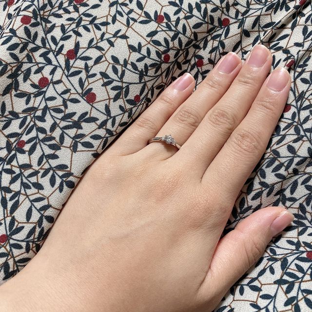 【俄(にわか)の口コミ】 主人からプロポーズの際にもらいました。
昔のように大きなダイヤモンドが…