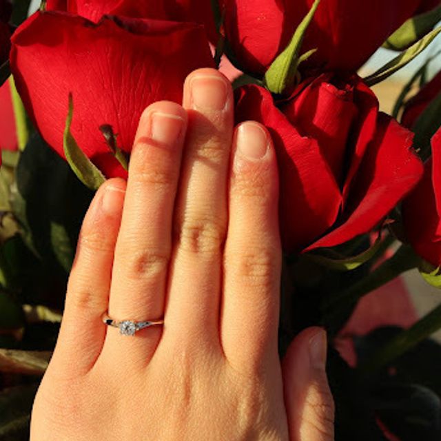 【俄(にわか)の口コミ】 夫からプロポーズで貰いました。手が小さいので「指にダイヤモンドがくっ…