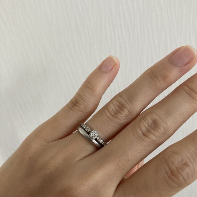 【ティファニー(Tiffany & Co.)の口コミ】 デザインはシンプルなものが良かったのですが、中央のダイヤだけではなく…