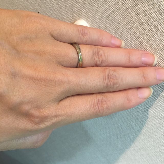 【THE KISS(ザ・キッス)の口コミ】 ステンレスと聞いて、初めはシルバーで探していたのですが、丈夫なのと、…