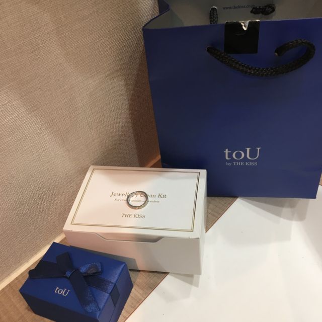 【THE KISS(ザ・キッス)の口コミ】 ステンレスと聞いて、初めはシルバーで探していたのですが、丈夫なのと、…