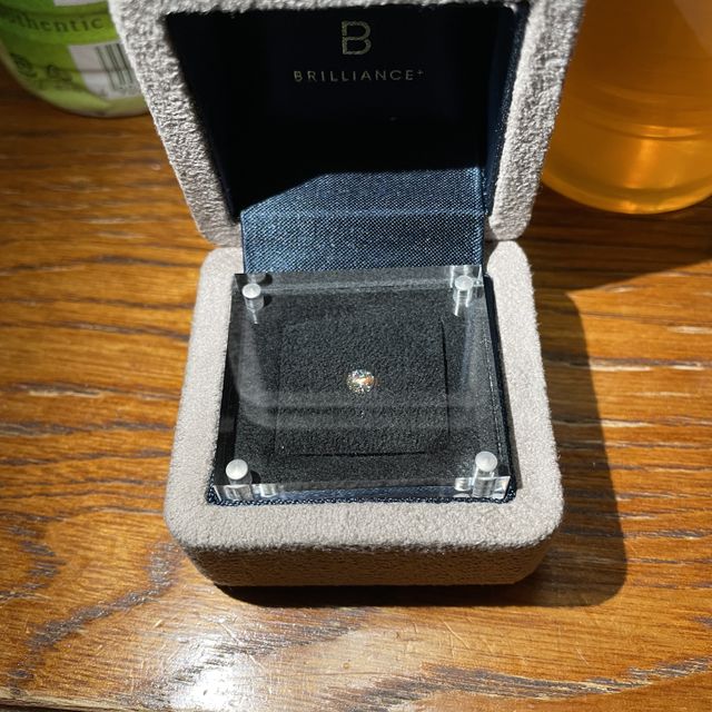 【BRILLIANCE+(ブリリアンスプラス)の口コミ】 指が短くて太いので、少しでも長く見えるものがよくてこのデザインにしま…