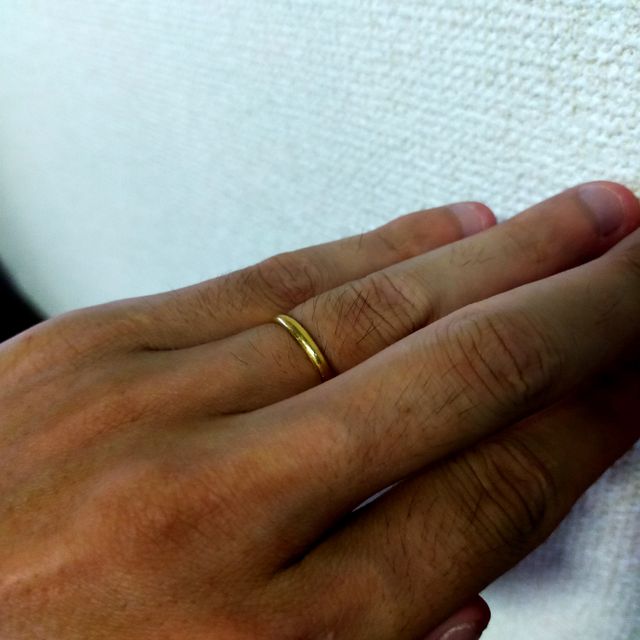【カルティエ(Cartier)の口コミ】 妻の希望の色はゴールドで、私自身がこれまでに指輪をつけていたことがな…