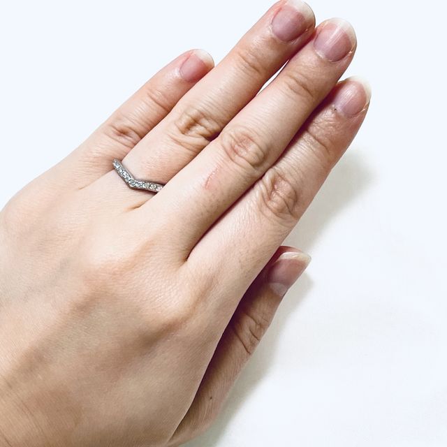 【アイプリモ(I-PRIMO)の口コミ】 お揃い感のある指輪を探していました。
私は、ダイヤがたくさんついた華や…